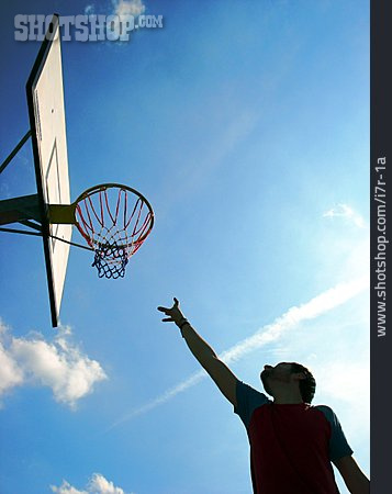 
                Junger Mann, Silhouette, Basketballkorb                   