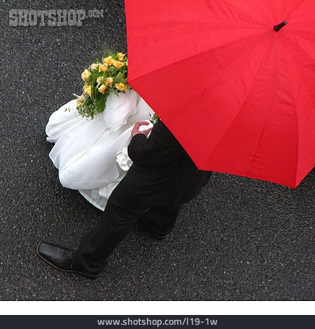 
                Hochzeit, Zweisamkeit, Regenschirm                   