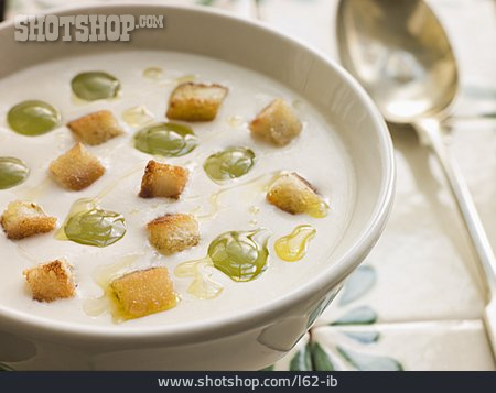 
                Suppe, Suppengericht, Weiße Mandel-knoblauchsuppe                   