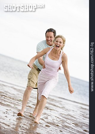 
                Paar, Sorglos & Entspannt, Spaß & Vergnügen, Fangen, Strandurlaub                   