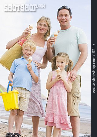 
                Familie, Eiscreme, Eiswaffel, Strandurlaub                   
