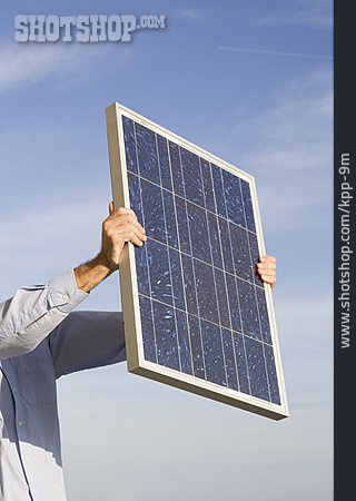 
                Technik & Technologie, Präsentieren, Sonnenenergie, Photovoltaikanlage                   