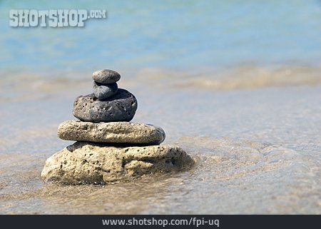 
                Wasser, Balance, Steinpyramide                   