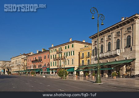 
                Altstadt, Verona, Piazza Bra                   