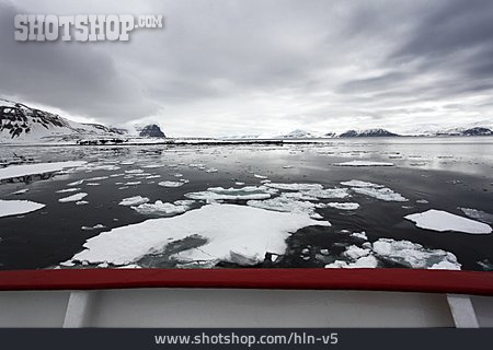 
                Arktis, Eisscholle, Polarmeer                   