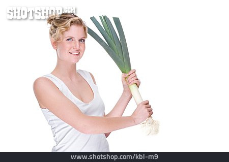 
                Junge Frau, Gemüse, Lauchstange                   