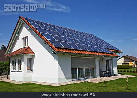 
                Einfamilienhaus, Solaranlage                   