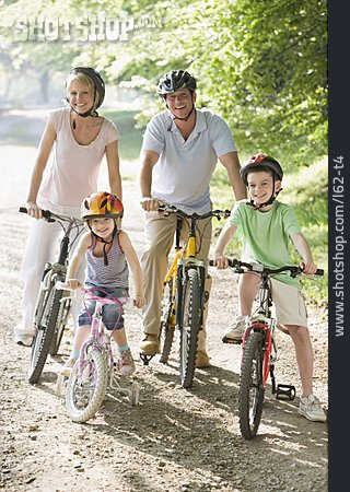 
                Familie, Radtour, Ausflug, Radfahren                   