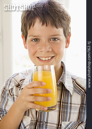 
                Junge, Trinken, Orangensaft                   