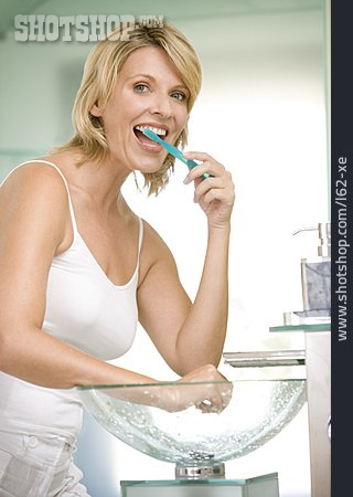 
                Zahnpflege, Mundhygiene, Zähneputzen                   