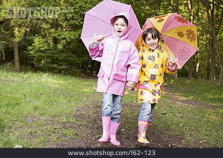 
                Mädchen, Freundschaft, Regenschirm, Wetterfest                   
