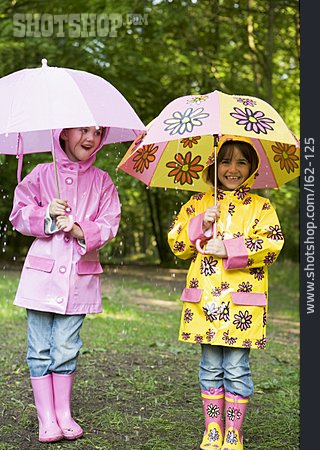 
                Mädchen, Spaß & Vergnügen, Freundschaft, Regenschirm                   