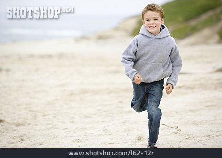
                Junge, Lebensfreude, Strandlauf                   