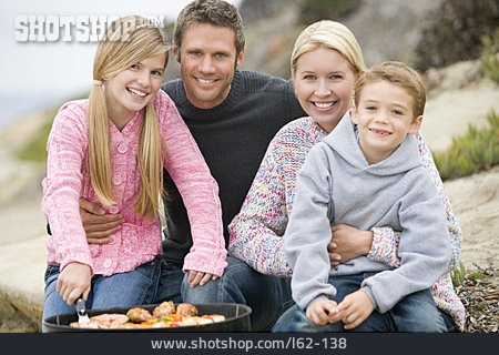 
                Familie, Picknick, Familienausflug                   