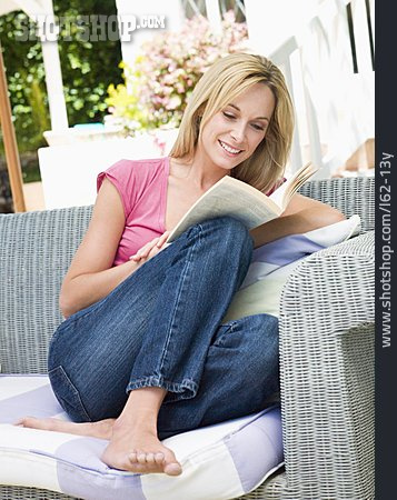 
                Woman, Domestic Life, Reading                   