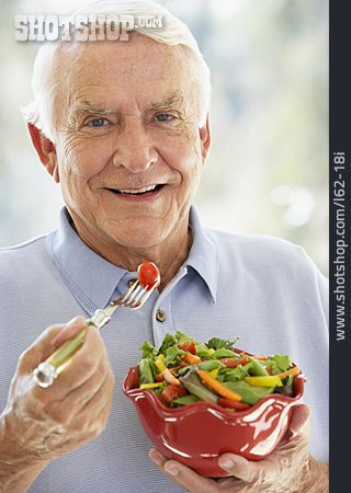 
                Senior, Gesunde Ernährung, Salat, Rohkost                   