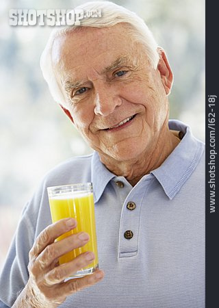 
                Senior, Gesunde Ernährung, Orangensaft                   