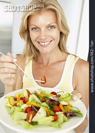 
                Junge Frau, Frau, Gesunde Ernährung, Salat                   