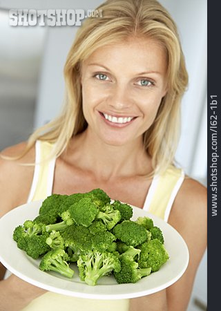
                Junge Frau, Gesunde Ernährung, Brokkoli                   