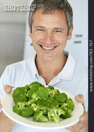 
                Mann, Gesunde Ernährung, Brokkoli                   