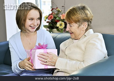 
                Großmutter, Geschenk, Familie                   