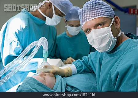 
                Arzt, Chirurg, Operation, Narkose, Anästhesist                   