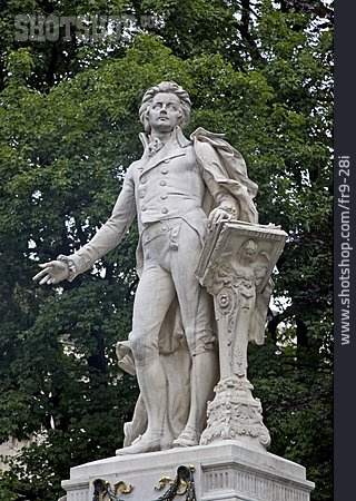 
                Mozartdenkmal, Mozart                   