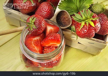 
                Erdbeeren, Einmachglas, Erdbeermarmelade                   