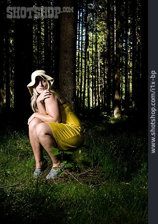 
                Frau, Wald, ängstlich, Verstecken                   