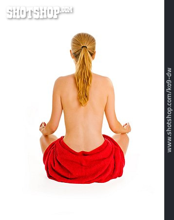 
                Junge Frau, Wellness & Relax, Entspannung, Yoga                   