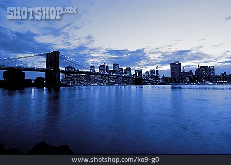 
                New York, Brooklyn Bridge                   