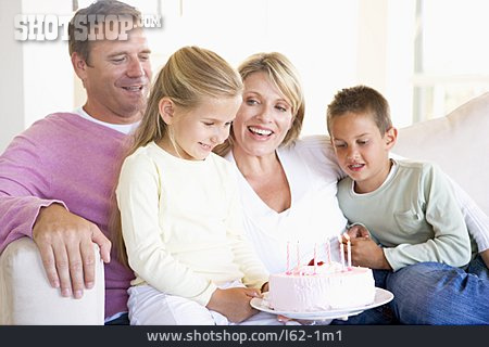 
                Geburtstag, Familie, Kindergeburtstag, Geburtstagskind, Familienfeier                   