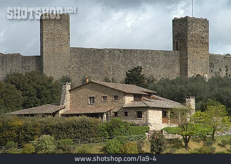 
                Stadtmauer, Monteriggioni                   