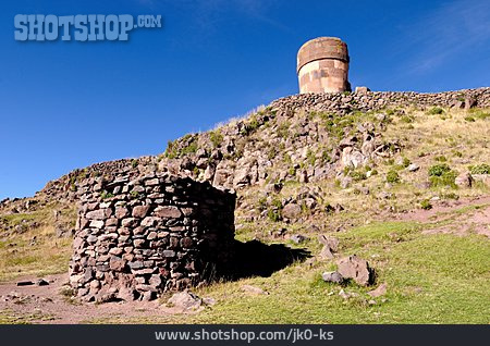 
                Peru, Puno, Grabturm                   