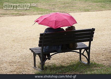 
                Parkbank, Regenschirm, Regnerisch                   