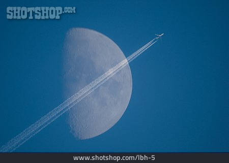 
                Flugzeug, Mond                   