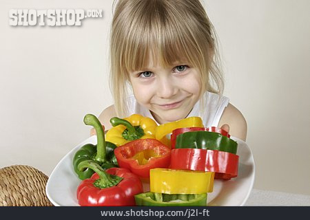 
                Mädchen, Gesunde Ernährung, Paprika                   