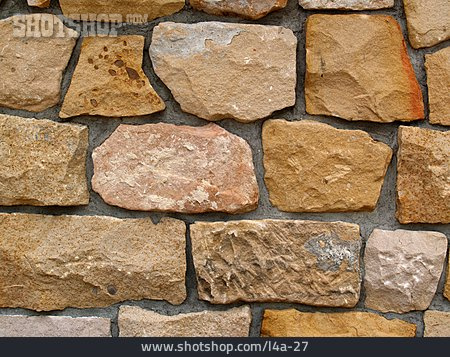 
                Steinmauer                   