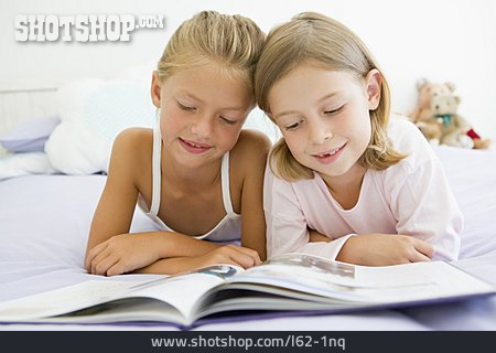 
                Kind, Mädchen, Freizeit & Entertainment, Lesen                   