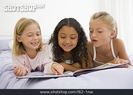
                Kind, Mädchen, Freizeit & Entertainment, Lesen                   