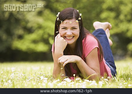 
                Junge Frau, Pause & Auszeit, Blumenkranz                   