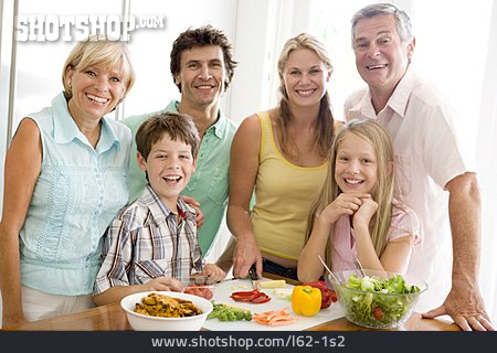 
                Küche, Familie, Generation                   