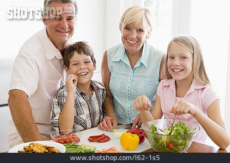 
                Küche, Großeltern, Enkelkind                   