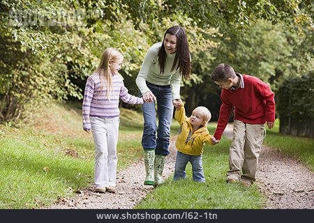 
                Spaziergang, Helfen, Hand In Hand, Familienausflug                   