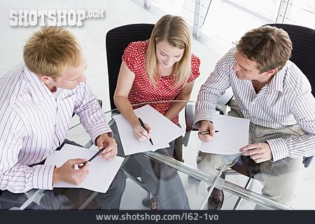 
                Büro & Office, Teamarbeit, Team, Arbeitskollege                   