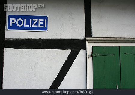 
                Polizei, Polizeistation, Polizeiwache                   
