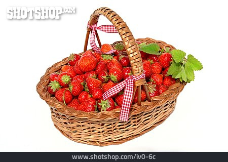 
                Erdbeere, Erdbeerernte, Erdbeerkorb                   