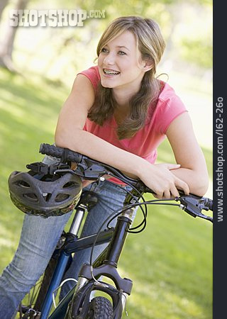 
                Teenager, Mädchen, Freizeit & Entertainment, Fahrradtour                   