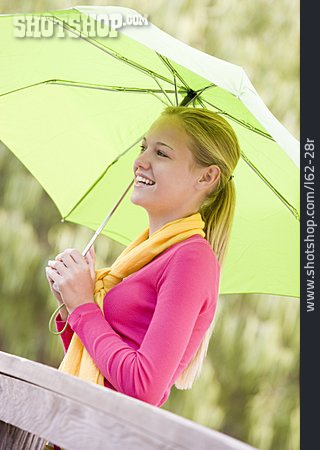 
                Junge Frau, Frau, Regenschirm                   