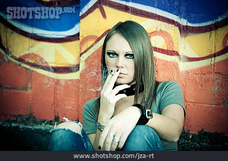 
                Frau, Rauchen, Jugendkultur                   